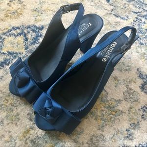 SUPER CUTE sapphire blue pumps size 5.5 👠